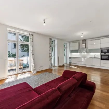 Seltenes Juwel - Familienwohnung mit zusätzlichem Atelier und ca. 300 m² Garten - Bild 2
