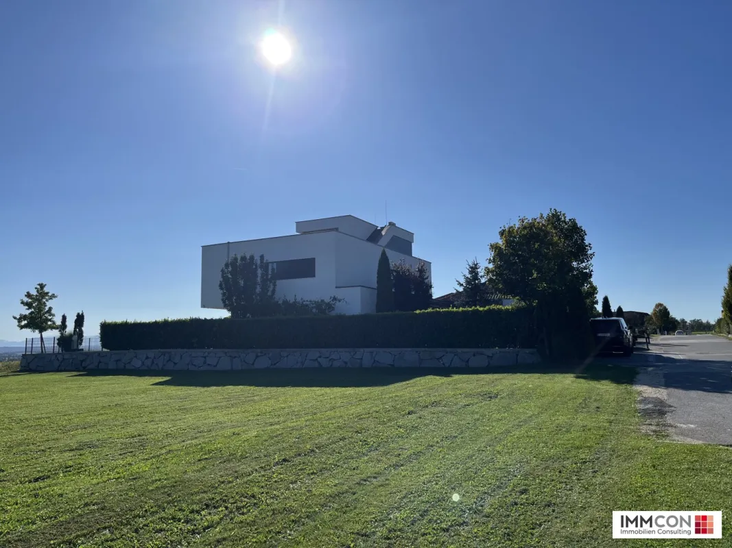 NEUWERTIGE, MODERNE LUXUSVILLA IN RUHIGER SONNENLAGE - traumhafter Ausblick! ACHTUNG: DAS OBJKET IST IN PASCHING BEI LINZ! - Bild 1