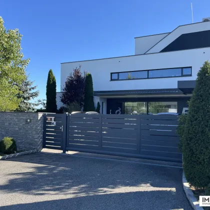 NEUWERTIGE, MODERNE LUXUSVILLA IN RUHIGER SONNENLAGE - traumhafter Ausblick! ACHTUNG: DAS OBJKET IST IN PASCHING BEI LINZ! - Bild 2