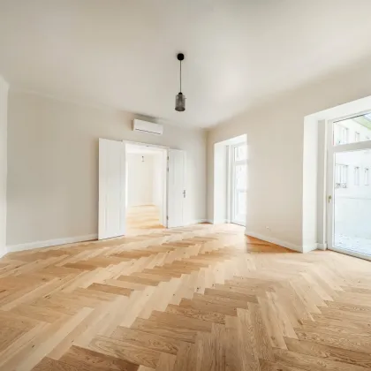 Wohnen beim Schloss Belvedere: Erstbezug im Stilaltbau mit 2 Balkonen und Klimaanlage! - Bild 3