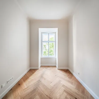 Wohnen beim Schloss Belvedere: Erstbezug im Stilaltbau mit 2 Balkonen und Klimaanlage! - Bild 2