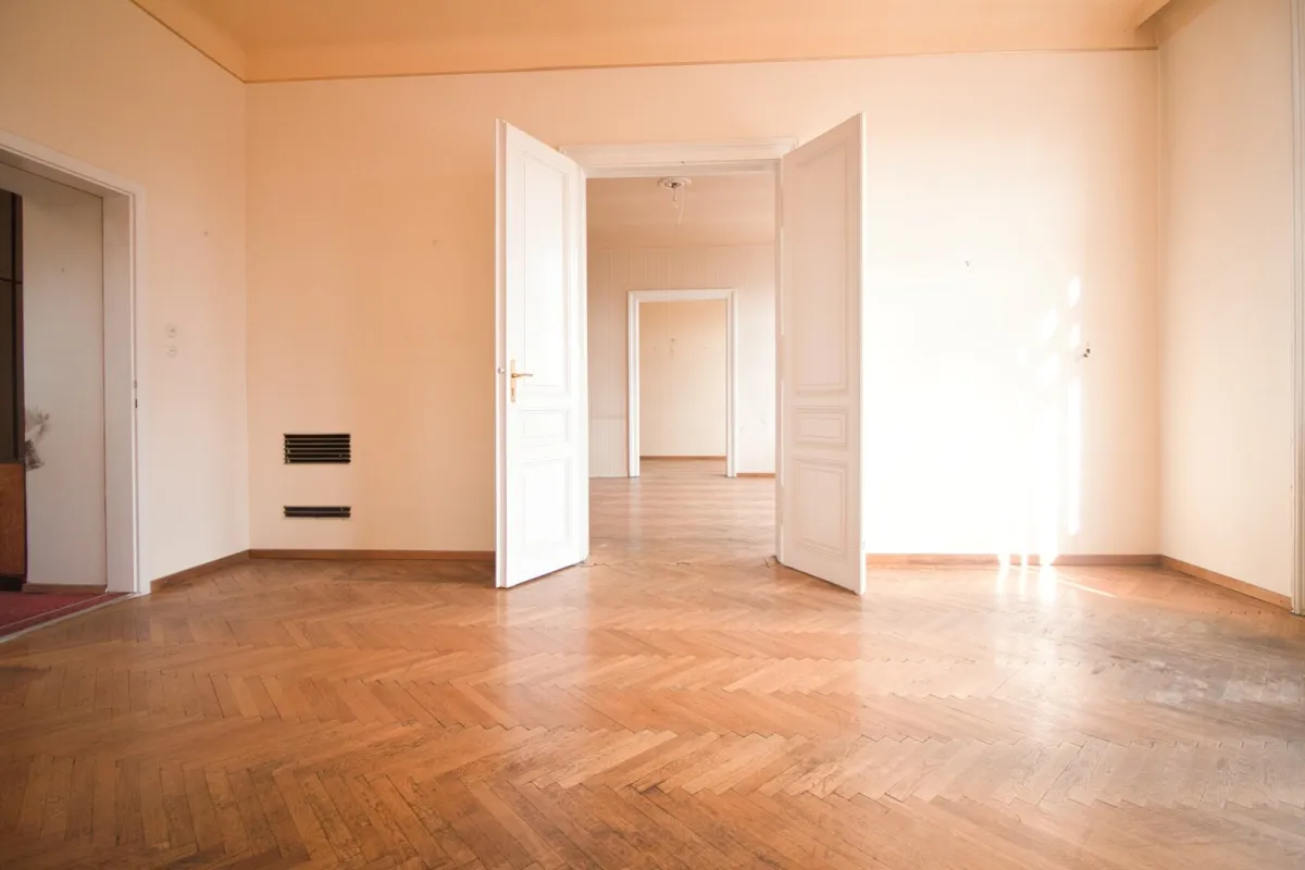 4-Zimmer Wohnung mit herrlichem Altbau-Flair | großzügig | sehr guter Grundriss | sanierungsbedürftig - Bild 1