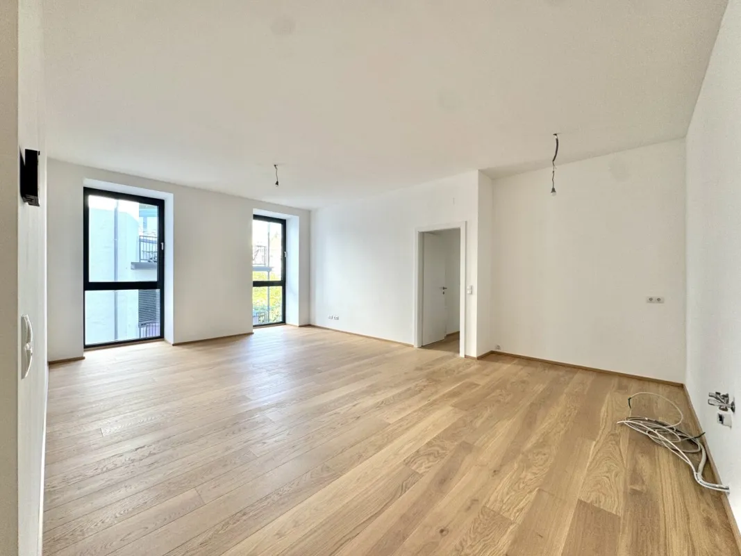 Mit Blick ins Grüne - Großzügiger Erstbezug nach Sanierung - Luftige 4-Zimmer Wohnung in Hernals mit über 3 Metern Raumhöhe - Bild 1