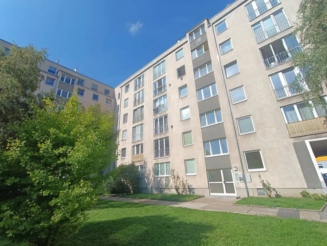 2-Zimmer Wohnung mit Weitblick und Loggia im 5. Stock mit Lift! Nähe U6 Dresdner Straße! - Bild 1