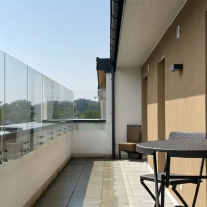 Moderne Drei-Zimmer-Wohnung mit Parkplatz und Tiefgaragenstellplatz | HOF - Bild 3