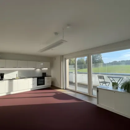 Moderne Drei-Zimmer-Wohnung mit Parkplatz und Tiefgaragenstellplatz | HOF - Bild 2