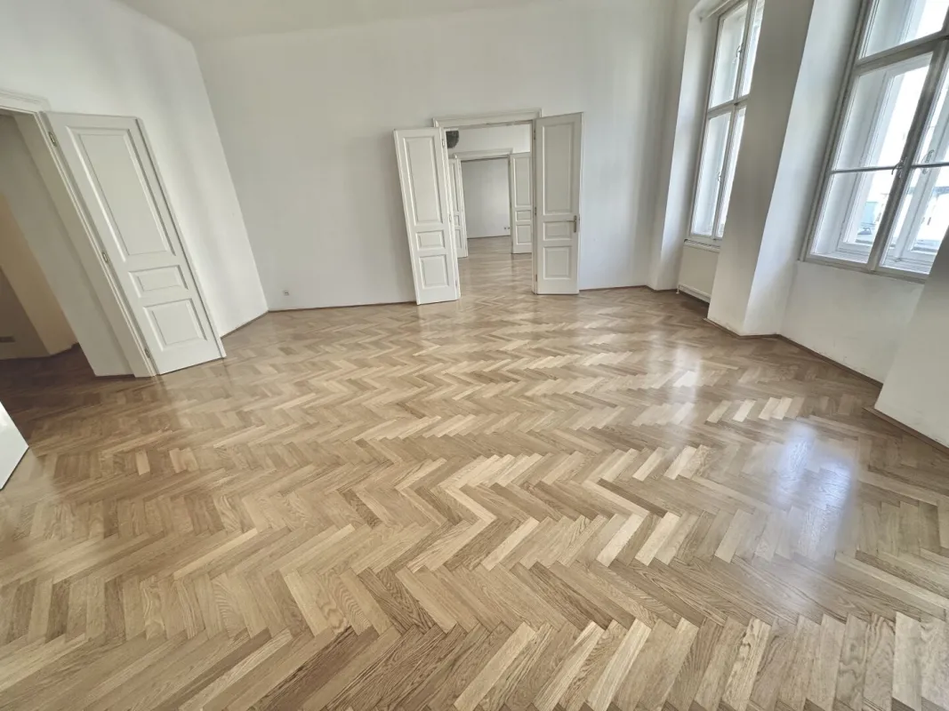 Unbefristete, stilvolle und sehr helle Altbauwohnung, auch für größere WG geeignet, in zentraler Lage des 8. Bezirks mit erstklassiger Verkehrsanbindung - Bild 1
