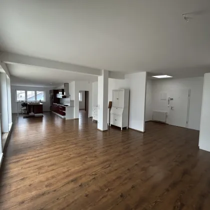 Traumhafte Dachgeschoßwohnung in Lenzing - 151 m² + 24m² Atrium, 4 Zimmer, Balkon & Garage! - Bild 2