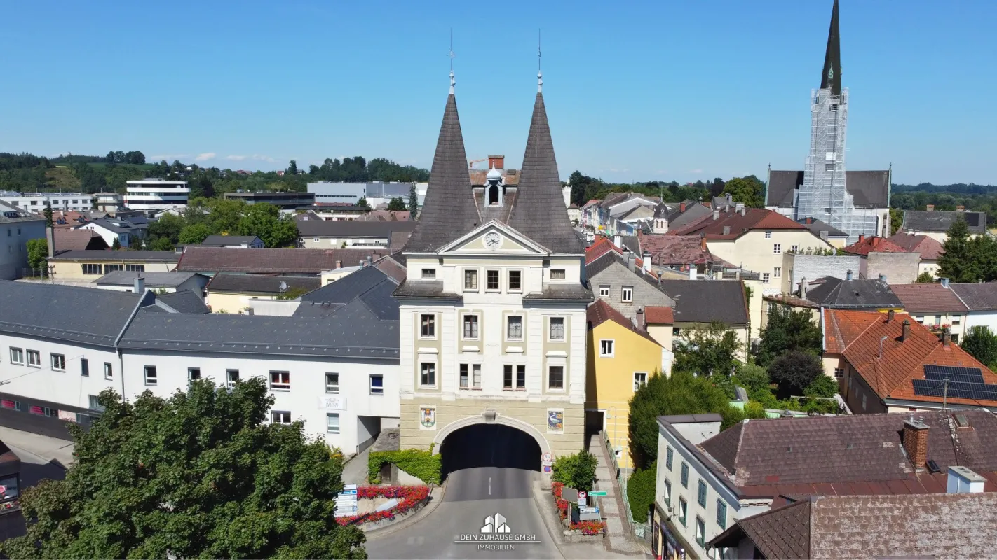 DEIN ZUHAUSE präsentiert: Anlegerobjekt im Zentrum von Schwanenstadt mit 7% Rendite - Bild 1