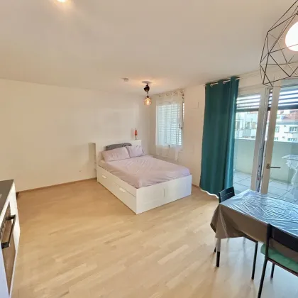 ab 01.12. verfügbar: 1-Zimmer Wohnung mit großer Freifläche! - Bild 2