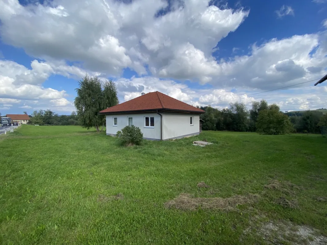 Haus mit großem Grundstück und Entwicklungspotenzial - Bild 1