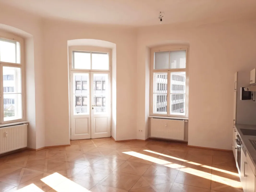 Zentral gelegene, gepflegte 2 Zimmerwohnung mit Balkon - Bild 1