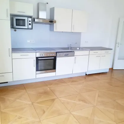 Zentral gelegene, gepflegte 2 Zimmerwohnung mit Balkon - Bild 2