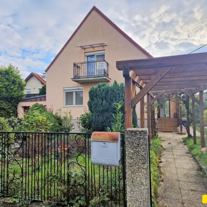 Gepflegtes Einfamilienhaus mit großem Garten - Bild 2