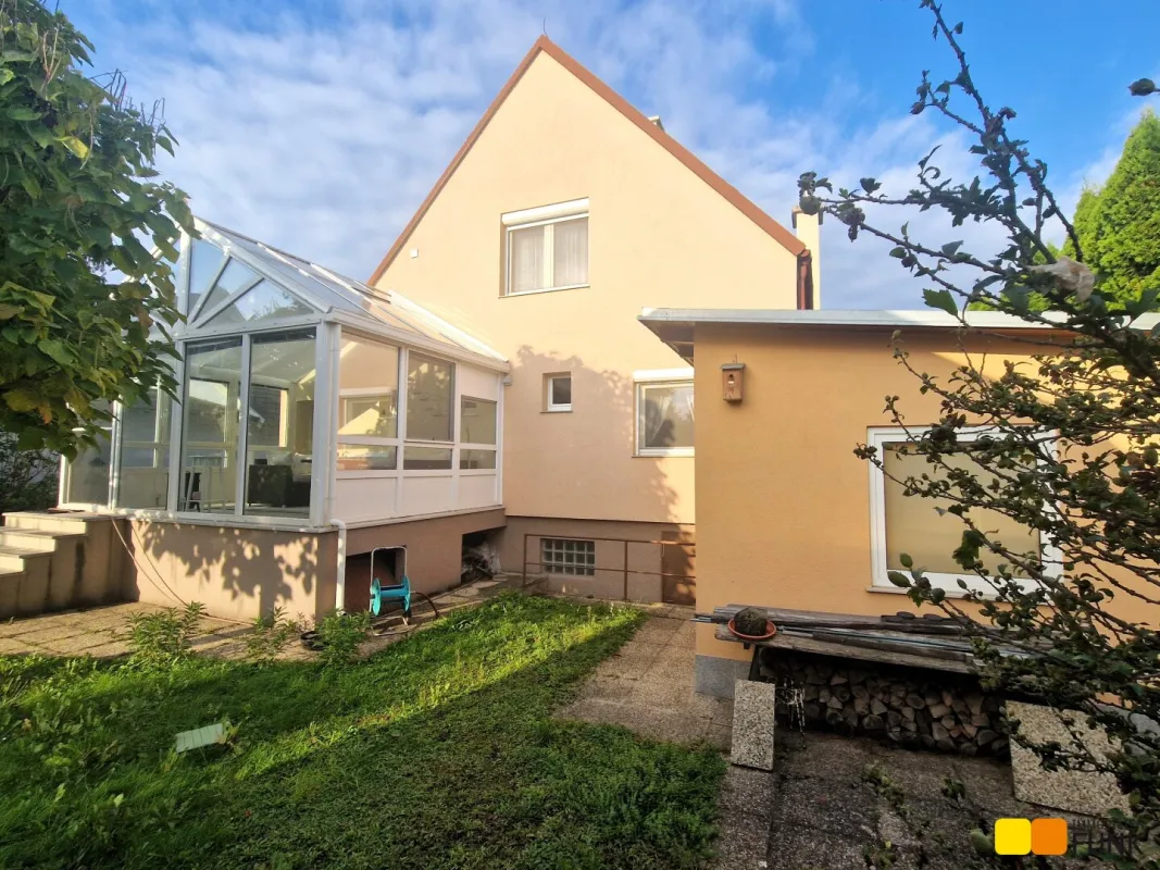 Gepflegtes Einfamilienhaus mit großem Garten - Bild 1