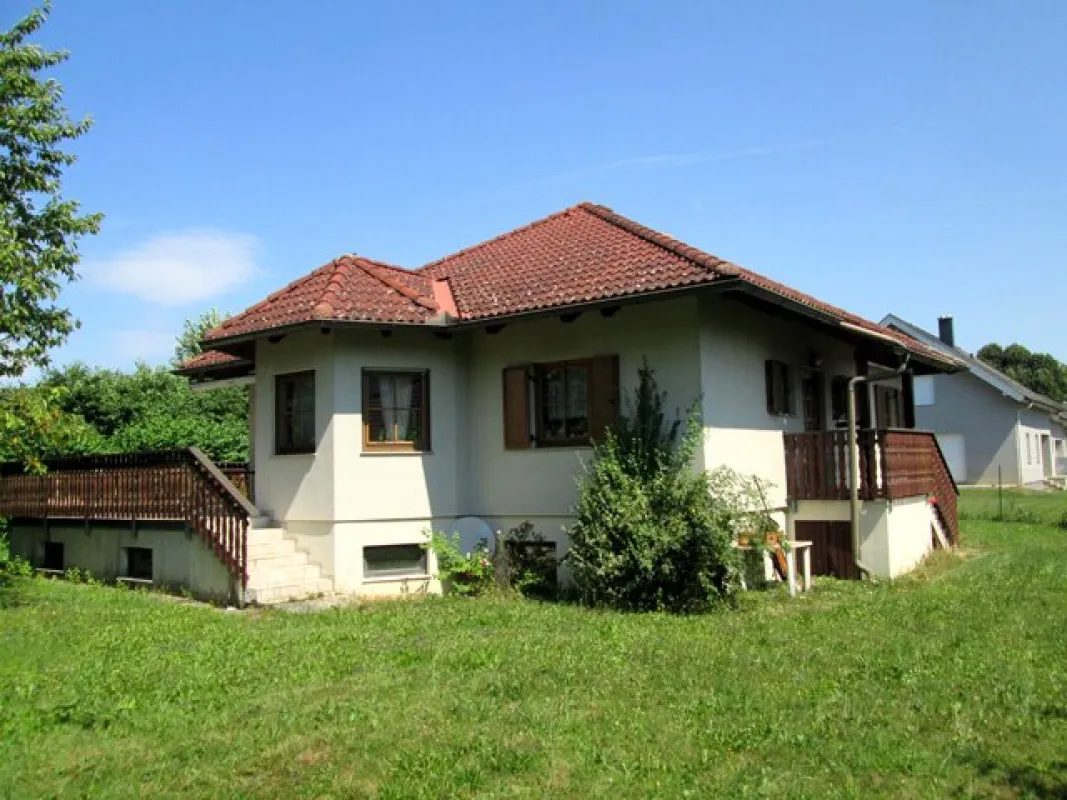 Charmanter Bungalow mit üppigem Garten, ruhige Ortsrandlage! - Bild 1