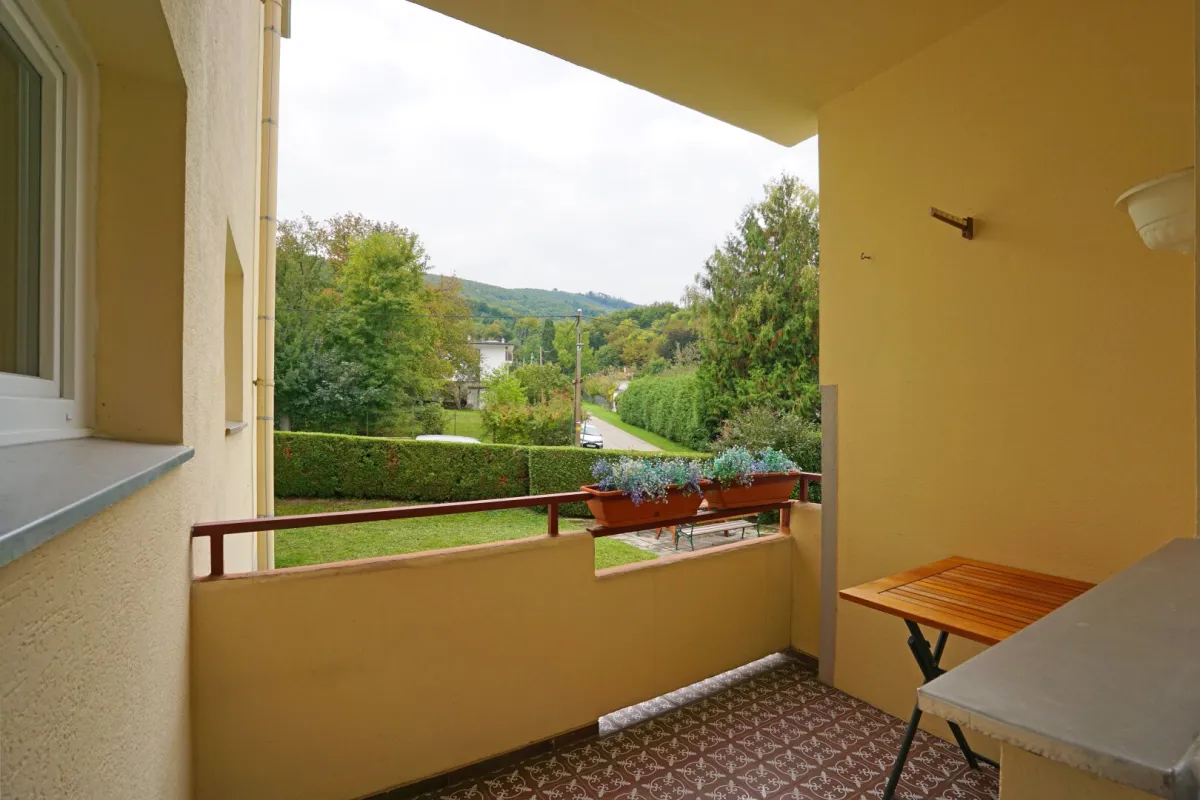 Gepflegte 4-Zimmer-Wohnung mit Süd-Loggia in Grünruhelage an der VOR-Kernzonengrenze - Bild 1