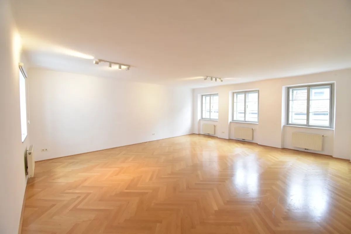 Kurrentgasse | Wunderschöner Altbaucharm im Herzen von Wien |  exklusiver Liftzugang direkt in die Wohnung - Bild 1