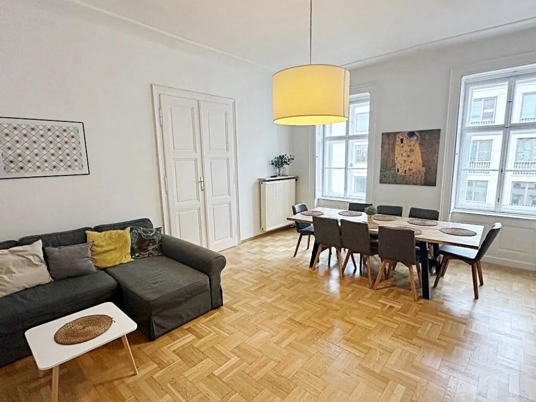 OPERNRING, STAATSOPER, klimatisierte 106 m2 Altbau, 3 Zimmer, Möblierung möglich, Extraküche, 2 Bäder, 4. Liftstock - Bild 1