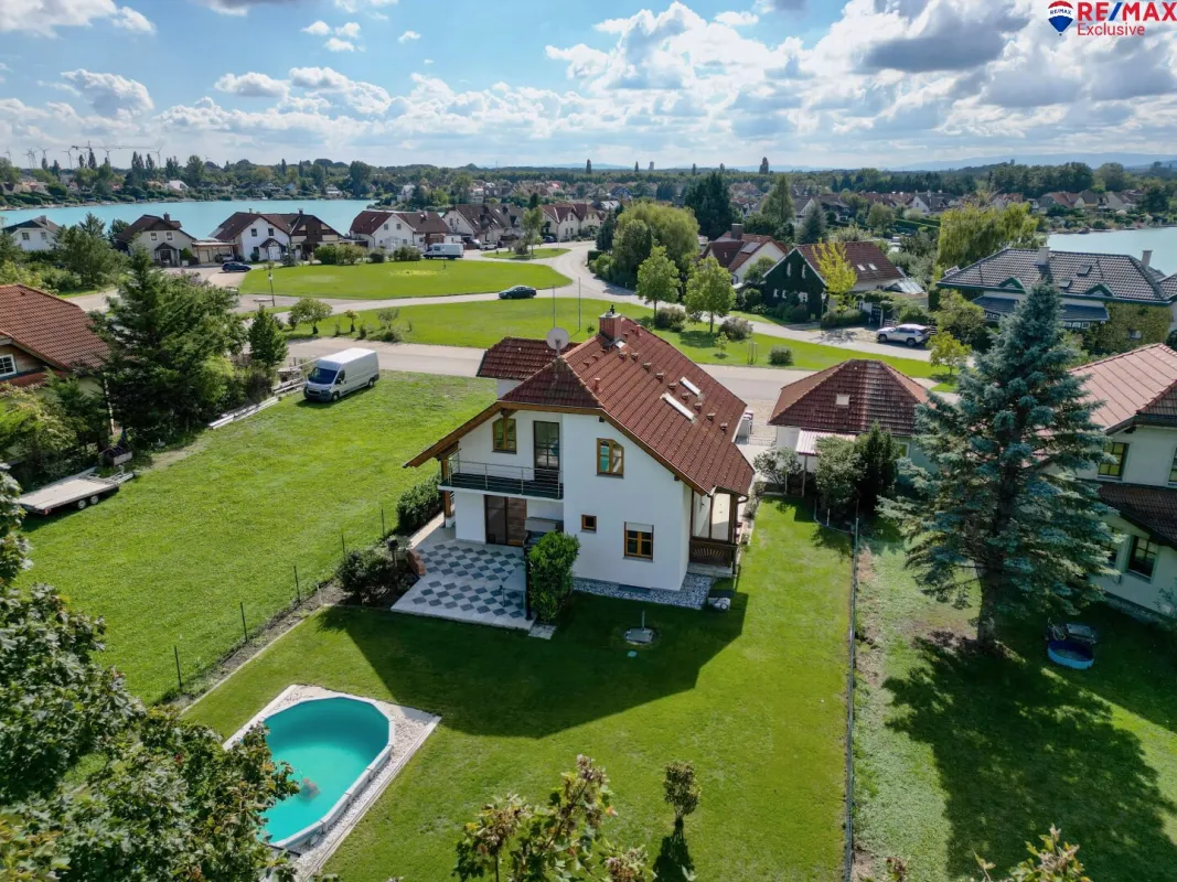 Seezauber – Einfamilienhaus auf ca. 125 m² Wfl. am Schloßsee in 2ter Reihe zu kaufen! - Bild 1