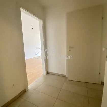 2 Zimmer Genossenschaftswohnung mit großem Balkon Nähe Citypark - Bild 2