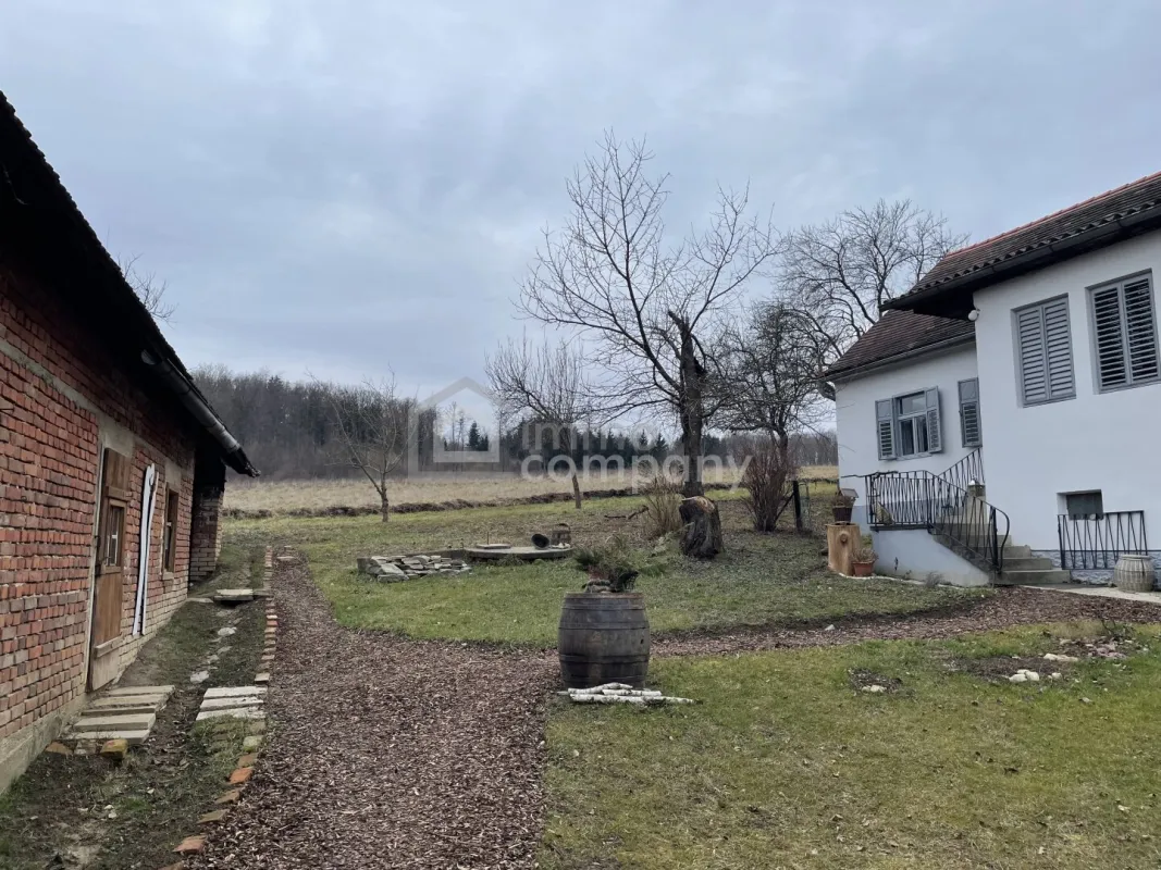 Schönes Bauernhaus mit Nebengebäuden für Selbstversorger - Bild 1