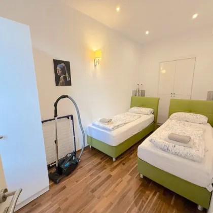 Seltene Gelegenheit | 2-Zimmer Altbauwohnung mit hofseitigem Balkon - Bild 2