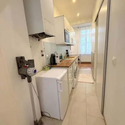 Seltene Gelegenheit | 2-Zimmer Altbauwohnung mit hofseitigem Balkon - Bild 3