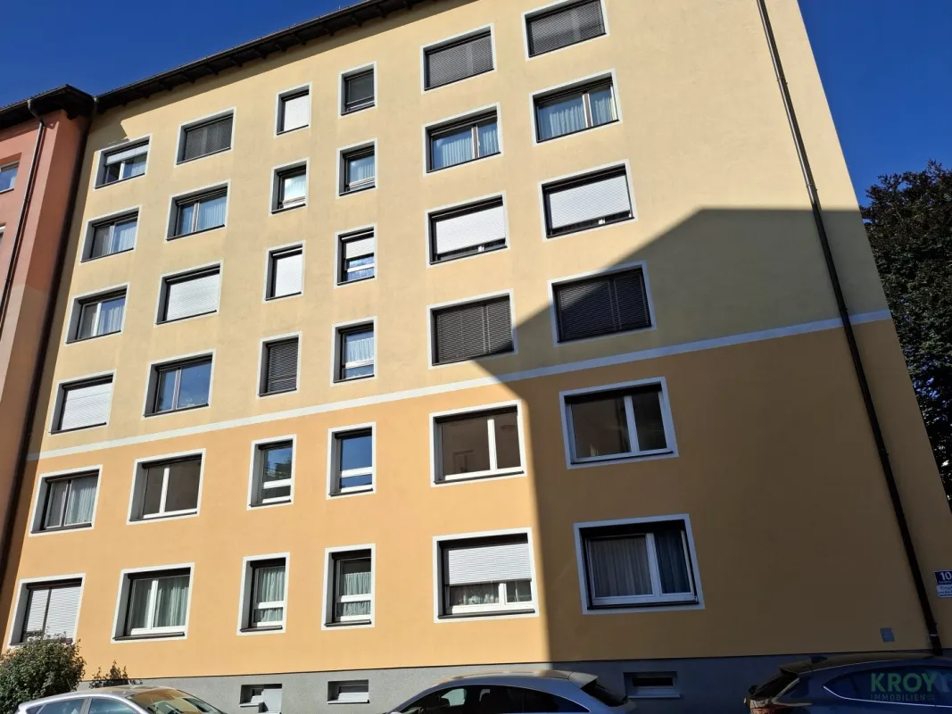 Charmante 3-Zimmer-Wohnung mit idealer Raumaufteilung in bester Ausstattung Nähe SALK - Bild 1