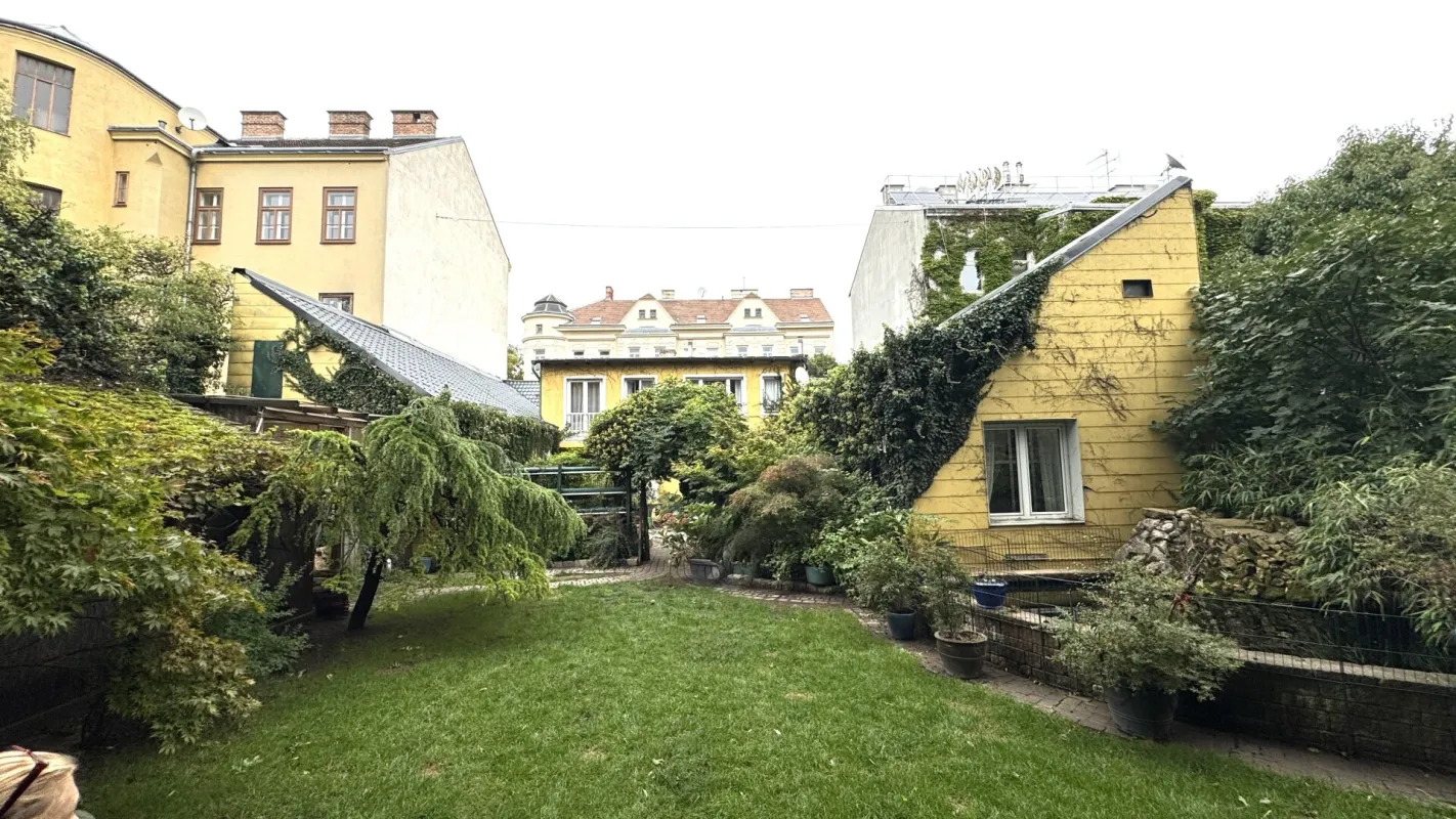 Baugrundstück (mit Altbestand) Bkl II, für 4-geschoßigen Neubau - Hetzendorf - Bild 1