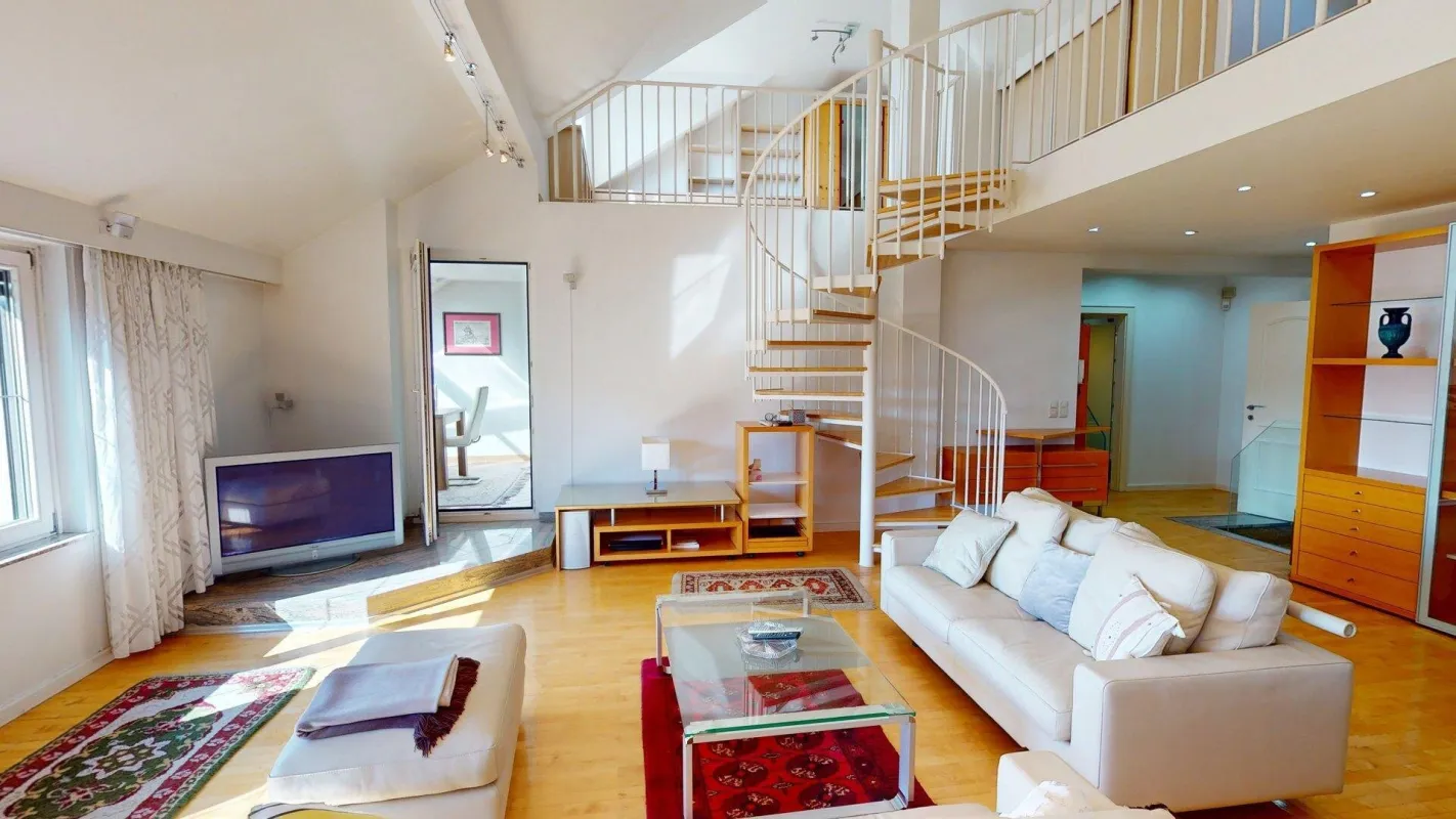 Einmalige Dachgeschoss-Maisonette mit Top-Ausstattung - Bild 1