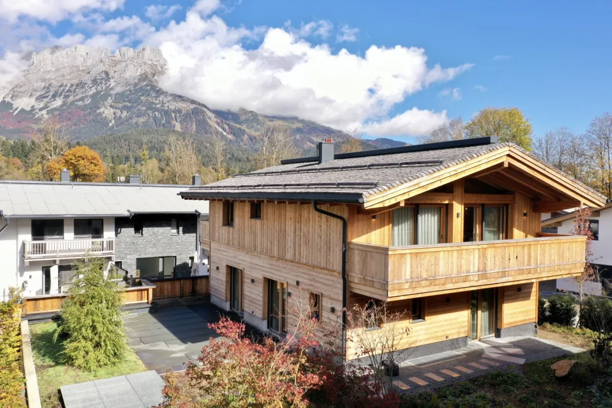 Alpine Eleganz trifft majestätische Aussicht – Exklusives Luxus-Chalet mit Panoramablick - Bild 1