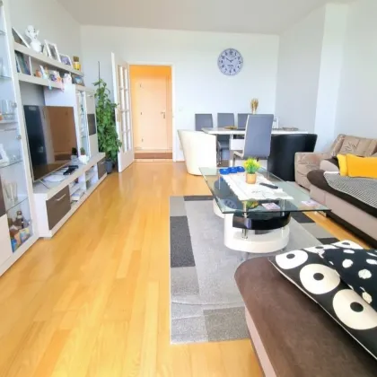HELLE 3-ZIMMER-WOHNUNG (77m²) MIT LOGGIA UND FERNBLICK - Bild 3