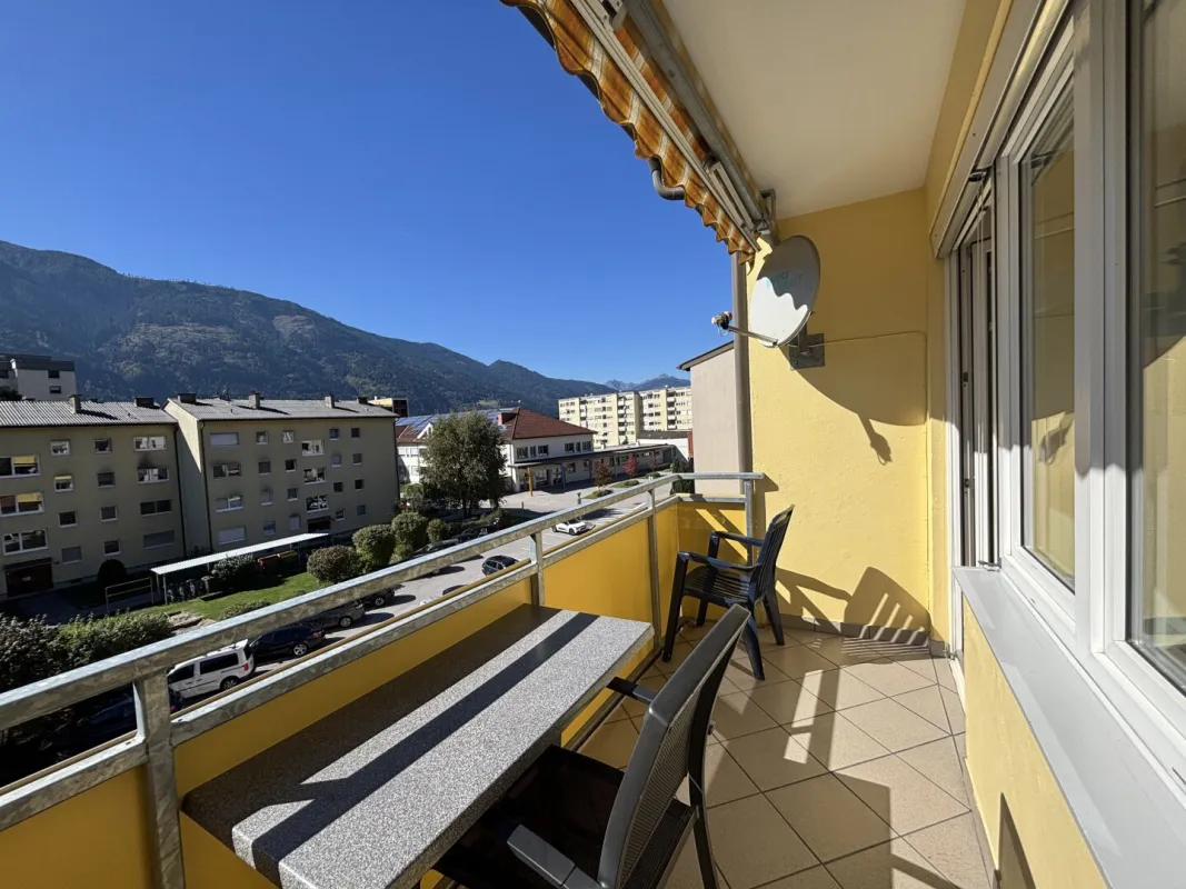 Sonnige 3-Zimmer-Eigentumswohnung mit Loggia in zentraler Lage - Bild 1