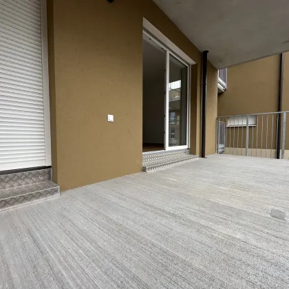 HIMMLISCH! Lassen Sie sich begeistern! Helle 2-Zimmer-Neubauwohnung mit großzügigem Balkon, exklusiver Tischlerküche und Tiefgaragenplatz! - Bild 3