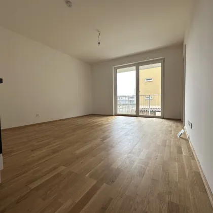 FULMINANT! Lichtdurchflutete 2-Zimmer-Neubauwohnung mit Südwestausrichtung, großzügigem Balkon, exklusiver Tischlerküche und Tiefgaragenplatz! - Bild 2