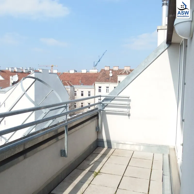 Sonnige 3-Zimmer Dachgeschoßwohnung mit Terrasse in U-Bahn-Nähe (U3) - Bild 1