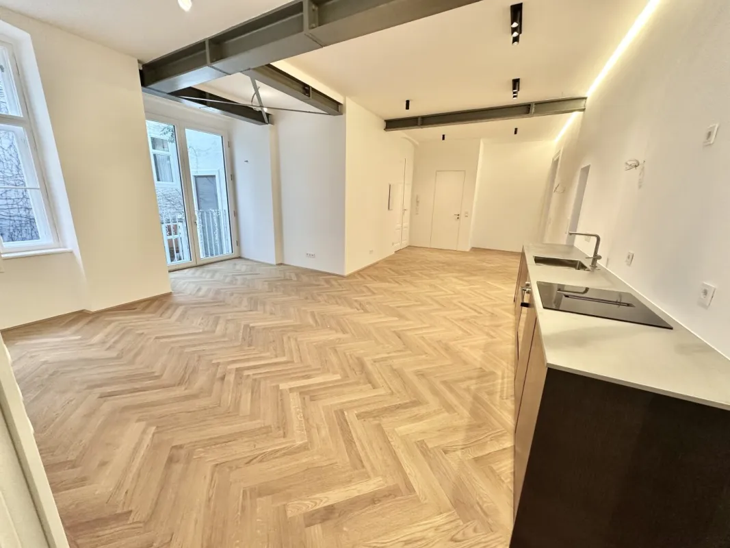 Generalsanierter Designer-Altbau-Erstbezug mit zentralbegehbaren Zimmern und Terrasse im Stilhaus nächst Stadtpark und Rochusmarkt - Bild 1