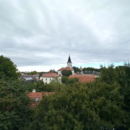 GERÄUMIGE 4-ZIMMER-WOHNUNG MIT DACHTERRASSE UND TRAUMHAFTEM AUSBLICK! - Bild 2