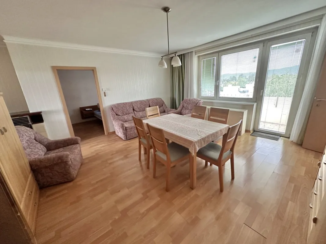 GERÄUMIGE 4-ZIMMER-WOHNUNG MIT DACHTERRASSE UND TRAUMHAFTEM AUSBLICK! - Bild 1