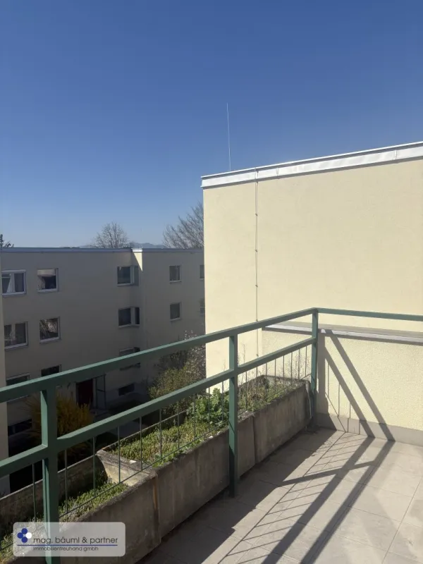 Ideale Wohnung für Ruhe-bedürftige Menschen , die Platz und Grünblick schätzen - Bild 1