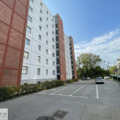 Helle 2 Zimmerwohnung mit Parkplatz und sonniger Terrasse bei U3 Kendlerstraße - Bild 2