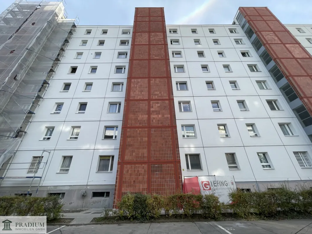 Helle 2 Zimmerwohnung mit Parkplatz und sonniger Terrasse bei U3 Kendlerstraße - Bild 1