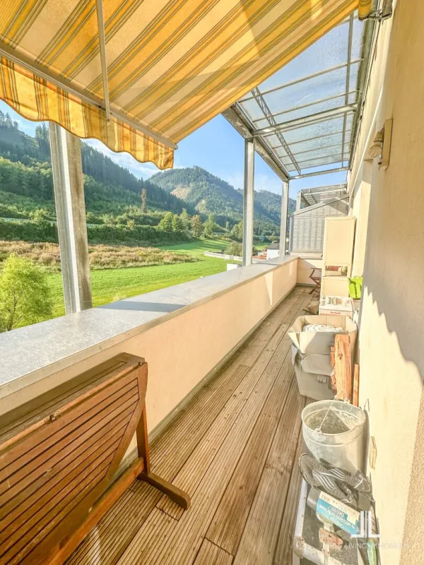 Großzügige Eigentumswohnung mit Loggia und Carport zu verkaufen - Bild 1