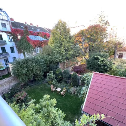 ERSTBEZUG NACH SANIERUNG: Ansprechende 6-Zimmer-Altbauwohnung mit Balkon, unweit von Kutschermarkt - Bild 3