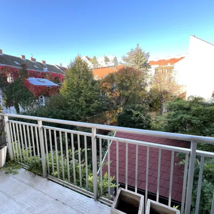 ERSTBEZUG NACH SANIERUNG: Ansprechende 6-Zimmer-Altbauwohnung mit Balkon, unweit von Kutschermarkt - Bild 2