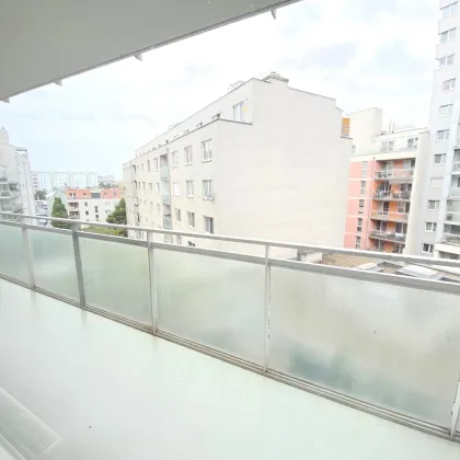 PROVISIONSFREI VOM EIGENTÜMER! 3,5-ZIMMER WOHNUNG MIT LOGGIA IN DER FORSTHAUSGASSE! - Bild 2