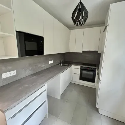 MIETE ERSTBEZUG SÜDSTADT: Neu sanierte 3-Zimmer-Wohnung mit Loggia und Grünblick - Bild 2