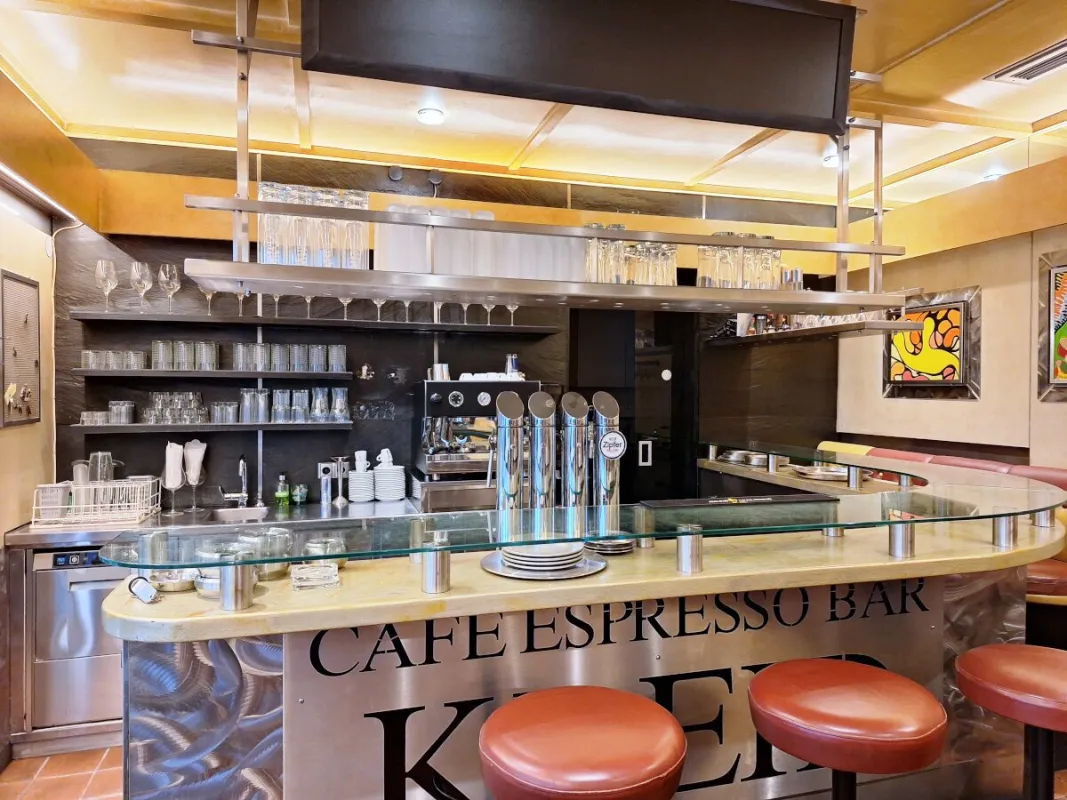 Café/ Tagesbar - Bild 1