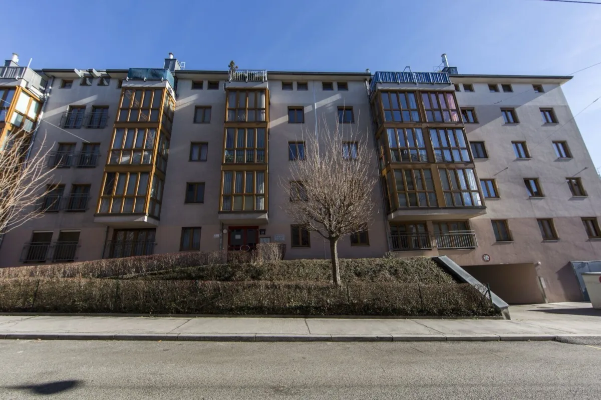 Garagenstellplatz in der Kefergasse, 1140 Wien zu vermieten! - Bild 1